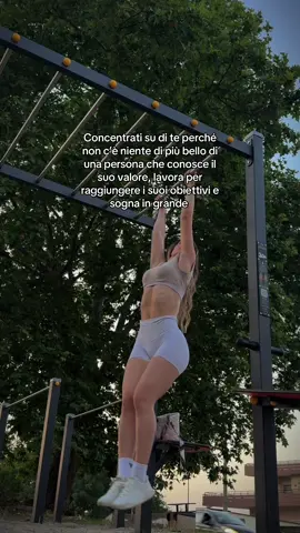 A post by @giuliacorrado_ on TikTok caption: Ama te stessa per prima.