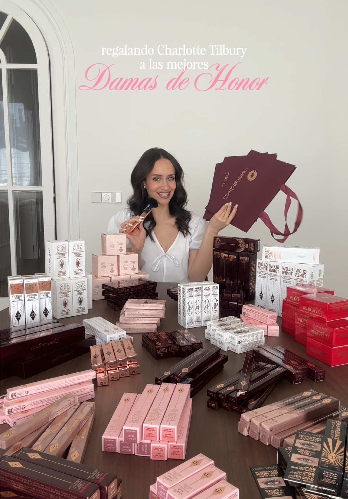 A post by @aliciarev on TikTok caption: para mis damas de honor? solo lo mejor, así que obviously @Charlotte Tilbury 💅🎀✨ gracias por este regalazo para mis chicas!! #Makeup #wedding 