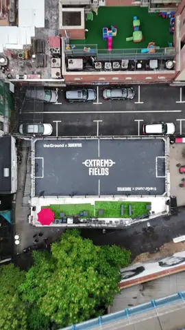 A post by @juventus on TikTok caption: Taking the game to new heights, literally, Extreme Fields in NYC 🗽 #extremefields #nyc #pitch #juventus #drone 