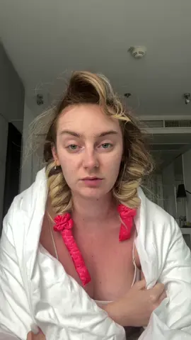 A post by @marie.akashaa on TikTok caption: Les yeux sont gonflés tellement j’ai pleuré en rentrant du concert 🤓 