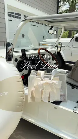 A post by @teresalauracaruso on TikTok caption: Let’s pack for a pool day in my Moke! #packwithme #summervibes #poolday #amazonfinds #amazonfavorites #casemate #amazoninfluencer #moke #mokeamerica #beachbag 
