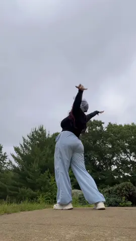 A post by @ on TikTok caption: show me love 🔥 #freestyle #trend #showmelove #dance @TYLA @wizthemc 