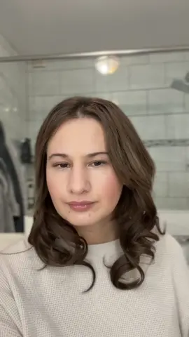 A post by @gypsyrose.tiktok on TikTok caption: #gypsyroseblanchard #fyp #hairextensions #clipinhairextensions 