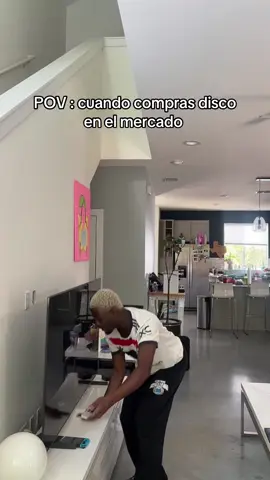 A post by @callmeevander on TikTok caption: #evandersantos #callmeevander 