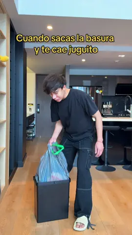 A post by @sonrixs_ on TikTok caption: Ojalá no me caiga en la otra 🥺 #Sonrixs 