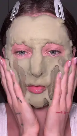 A post by @meredithduxbury on TikTok caption: Replying to @patriciarose327 it looks like mold 