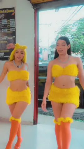 A post by @lagigird on TikTok caption: Yah salió el video de Pica Pollo 😍 🍗🔥 Búscalo en el youtube de @masha_oficial_2 que hoy queremos pica pollo 😏💃🎶