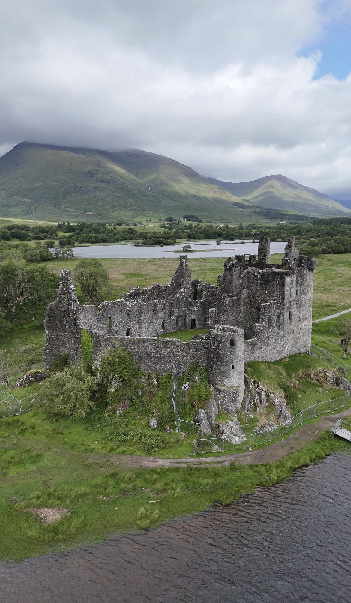 A post by @castlesofscotland on TikTok caption: Scotland 🏴󠁧󠁢󠁳󠁣󠁴󠁿  The locations in order as they appear: 1. Kilchurn Castle 2. Wallace Monument  3. Eilean Donan Castle  4. Girnigoe Sinclair Castle 5. Dunrobin Castle 6. Caerlaverock Castle 7. Duntrune Castle  8. Prince Albert’s Cairn 9. St. Conan’s Kirk 10. Midhope Castle 11. Dunnottar Castle 12. Castle Stalker 13. New Slains Castle 14. Carbisdale Castle 15. Dunalastair House 16. Bucholie Castle  17. Cambusnethan Prory 18. Castle Leod 19. Leith Hall 20. Kildrummy Castle #scotland #castle #travel #beautifuldestinations #explore #braveheart #williamwallace #outlander #scottishtiktok #bucketlist #scotlandtiktok #visitscotland #history #scottish #fyp #