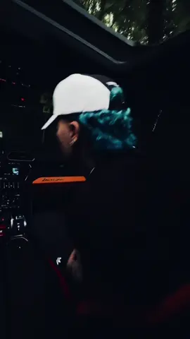 A post by @blessd on TikTok caption: Ya no me conformo a verte por las fotos 💔🔥