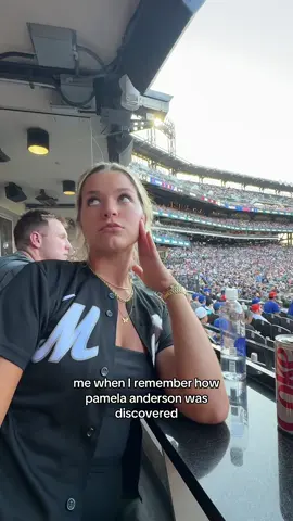 A post by @gabbyygonz on TikTok caption: totally not even trying #baseball #mets #nyc 