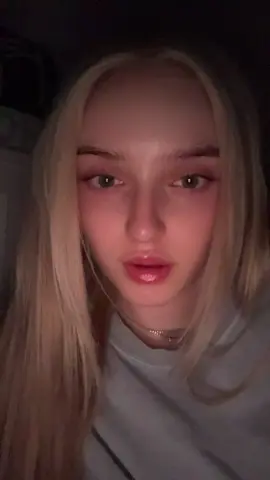 A post by @honeypuu on TikTok caption: PLATZ 838262829737372 mich drehts @sidneyeweka @Rohat 