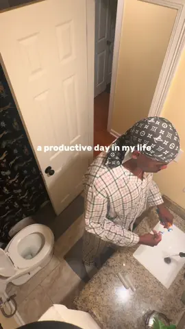 A post by @taetheevirgo on TikTok caption: Season 1, Episode 1 - “I’m locked in.” #DayInMyLife #realistic #morningroutine #run #vlog #activelifestyle #running #fyp #rebuildingmyself #mensmentalhealth #dailyroutine #75hard 