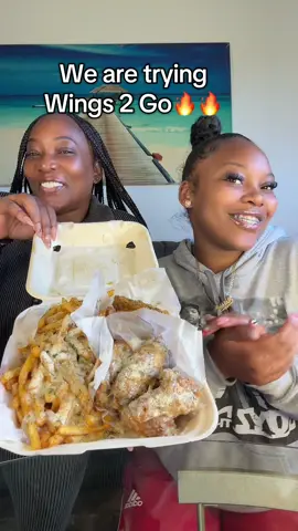 A post by @beautifulplum on TikTok caption: They was fire but they forgot my drizzle sauce 🧐🧐🔥 #foodie #wings #wings2go #la #msfyatee #foodtiktok #niya #foryoupage #fyp #viral #funnyvideos 