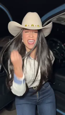 A post by @danielamonsalve082 on TikTok caption: Ahora quieres buscarme, pero yo ya no vuelvo. ❤️‍🩹  #danielamonsalve #musicaparaestados #mexico🇲🇽 #colombia #venezuela🇻🇪 #mujeres #mujeresqueinspiran #xavi #lavictima 