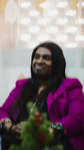 A post by @hakime224lambassadeurr on TikTok caption: Il y a des femmes qu’on ne remerciera jamais assez. Et aujourd’hui, je veux que tout le monde sache ce que représente Madame Djeneba Keïta, Vice-Maire de Montreuil. Elle ne fait pas de bruit, mais elle agit pour tous. Elle se bat chaque jour pour la jeunesse africaine, pour la jeunesse française, pour les oubliés, pour ceux qui rêvent d’une opportunité, d’une reconnaissance, d’une lumière. Elle accompagne les jeunes dans les démarches, elle soutient, elle conseille, elle pousse, elle croit en nous. Dans ce Gala des Influenceurs, c’est une figure essentielle. Quand on parle des visas, des lettres officielles, des encouragements, du sérieux, de la crédibilité de notre projet : c’est elle qui renforce tout ça. Elle ne le fait pas pour la gloire. Elle le fait par amour de l’humain, de la jeunesse, de la culture, et de l’Afrique. Djeneba Keïta est une maman de cœur, une force tranquille, une femme de vision. Elle est l’une des raisons pour lesquelles ce rêve prend forme aujourd’hui. Merci à toi maman, Merci à toi Madame la Vice-Maire, Merci @DKEITAOfficiel ❤️🇫🇷🇲🇱 . Que Dieu te protège et que le monde te rende ce que tu donnes. ❤️🙏🏾 #Hommage #DjenebaKeita #GalaDesInfluenceurs #FemmeDeValeur #MamanDeCœur #Montreuil #Hakime224