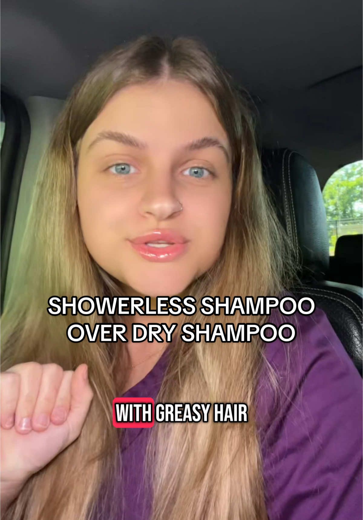 A post by @xosaraahxo on TikTok caption: This is GAME changerrrr.. why did I not discover this sooner??? #fyp #dryshampoo #showerlessshampoo #dryshampoohack #greasyhair #greasyhairtips 