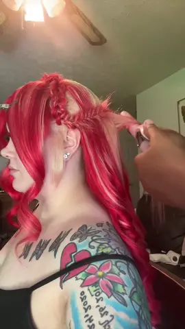 A post by @kaylakellyy0 on TikTok caption: Hair by @Leeyaah💕🌚  