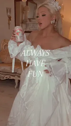 A post by @kayladawncook on TikTok caption: @OLIPOP #olipoppartner #summerdrink 