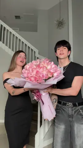 A post by @moncluscarol on TikTok caption: no sabia que se te habian caido🥹🌹 @Carlos Alberto Fuentes 