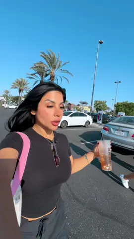 A post by @jvcabbyy on TikTok caption: A ustedes les gustan los teslas ?