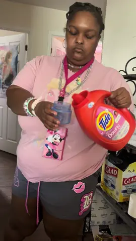 A post by @auntd81 on TikTok caption: Bria loves washing clothes#autism#autismawareness#nonverbalautism#specialneedsmom#caregiverlife#specialneedsfamily#fyppppppppppppppppppppppp 