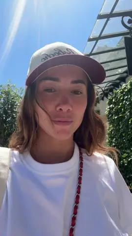 A post by @isabeau.delatour on TikTok caption: @yassbene a dévalisé la @La Vallee Village 😂😂😂❤️❤️❤️