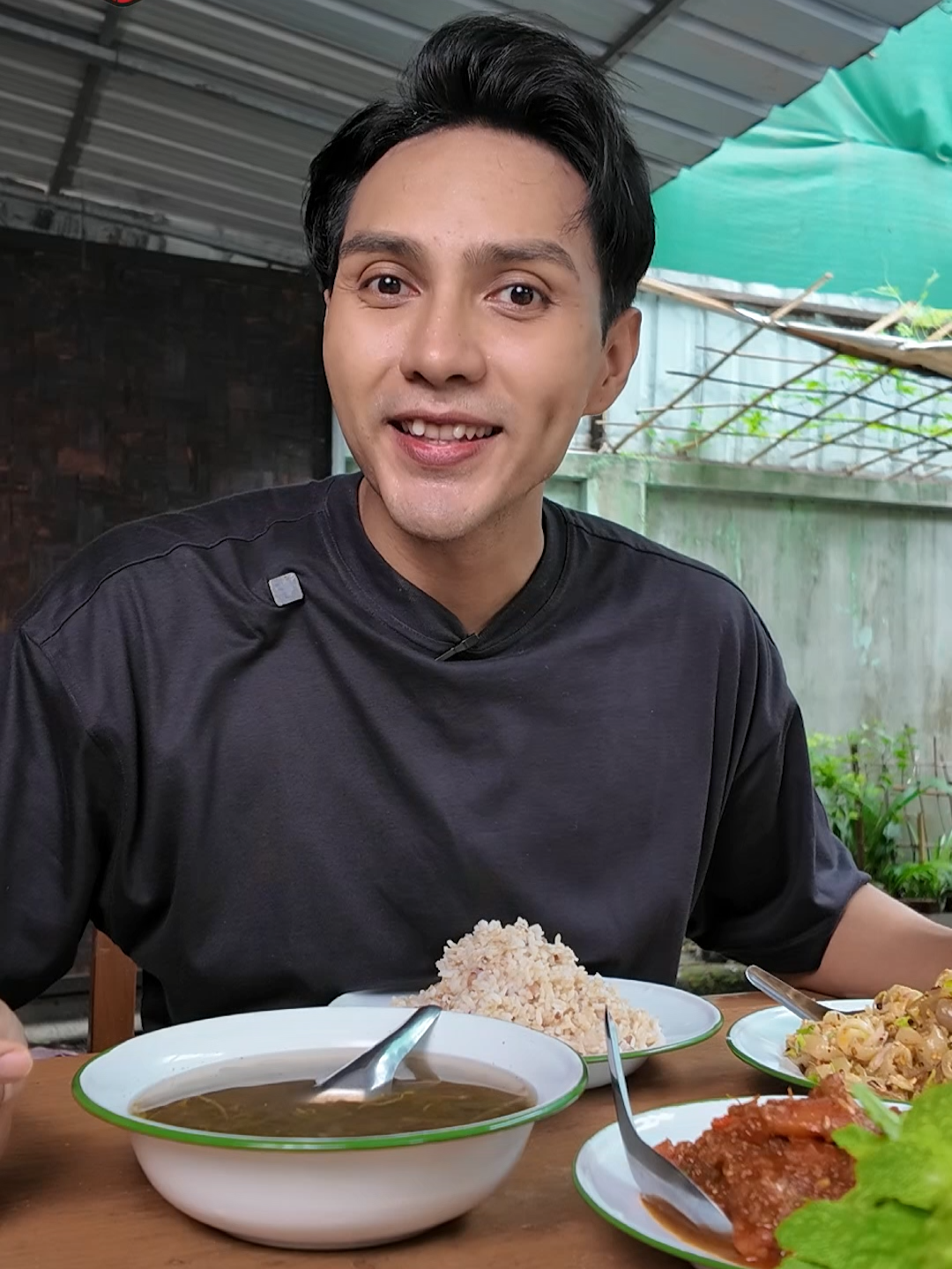 A post by @heinnthit14 on TikTok caption: ရှောက်ရွက်နံ့မွှေးတဲ့ မော်လမြိုင်ဝက်ခေါက်သုပ် Traditional Pork Rim Salad