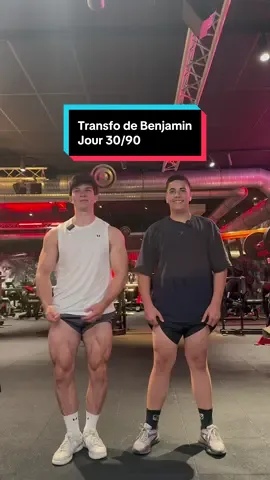 A post by @fleckinho_ on TikTok caption: En 1 mois, on peut déjà tellement faire bouger les choses 💪 (programmes perte de poids dispo en bio) #gym #pertedepoids #gymmemes 