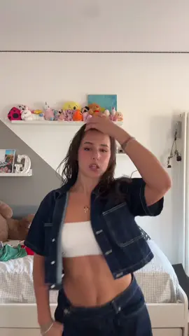 A post by @giuliaabizzarri on TikTok caption: 💋