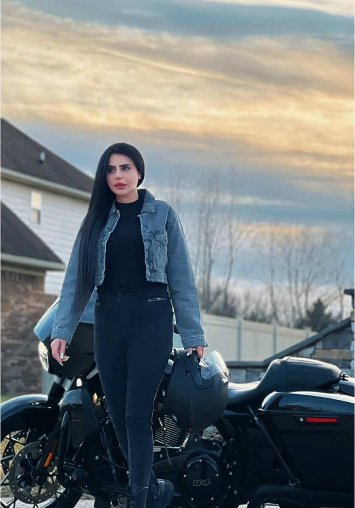 A post by @dollyofficiall on TikTok caption: 😎 #dolly #foryou #trending 