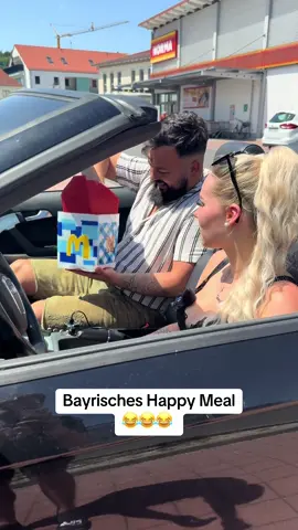 A post by @saintskye_ on TikTok caption: Bayrisches Happy Meal 😂 @samy 🩵 #bayern #bayrisch #dialekt #comedy