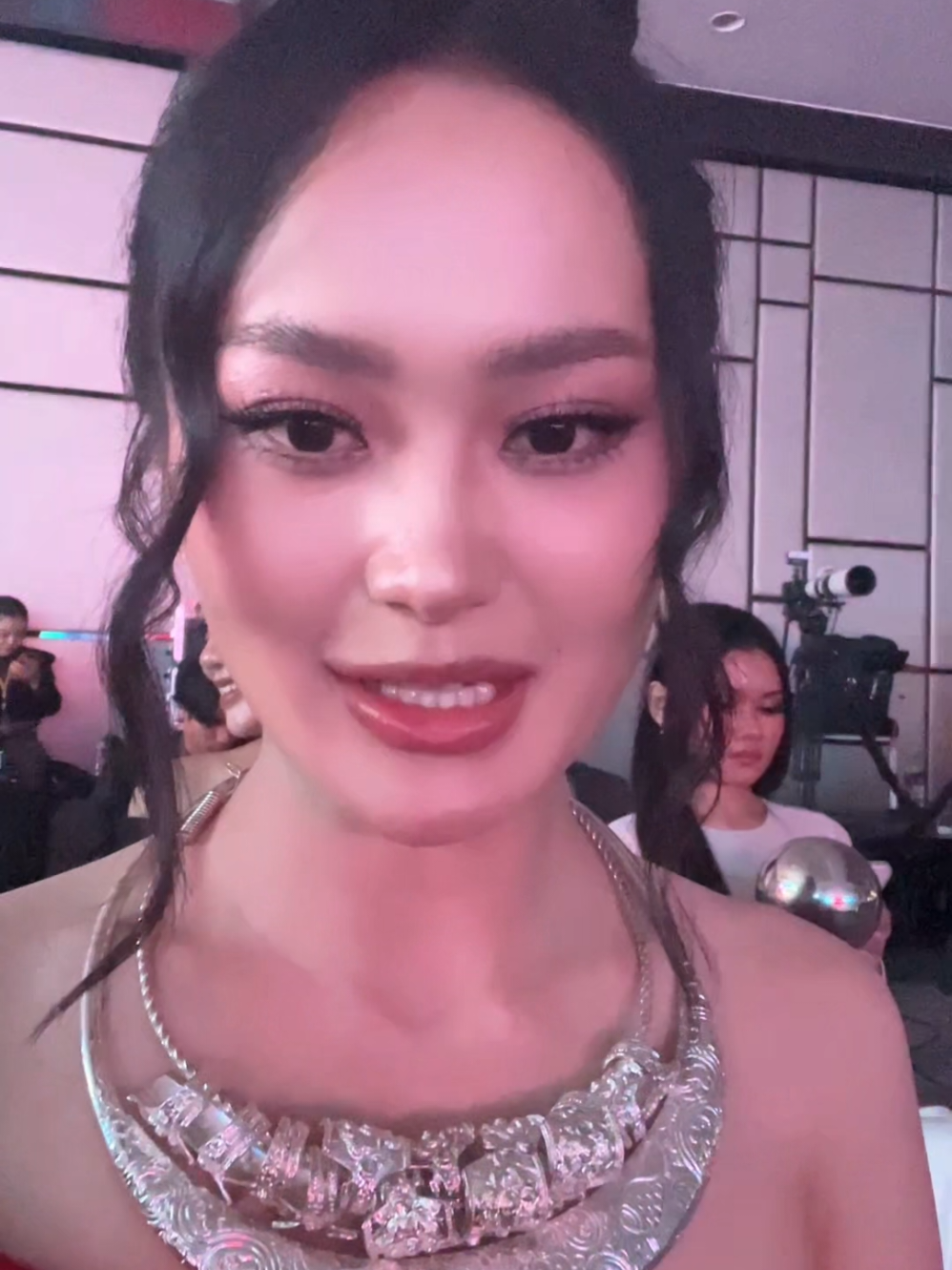 A post by @payengxalor1 on TikTok caption: ✨ ວີດີໂອ ຮ່ວມເປັນຄະນະກຳມະການໃນຮອບການແຂ່ງຂັນຕອບ ຄີເວີດ (THE KEYWORD SHOWDOWN- Mister Universe Laos 2025)  💫 ໃນວັນອາທິດທີ 22/6/2025  ທີ່ໂຮງແຮມ Crowne Plaza Vientiane 💕 ຂອບໃຈອົງກອນ Mister Universe Laos ຂອບໃຈອ້າຍຕ້າ Tar Thepmahavixay Saythilath ແລະ ຂອບໃຈ ອ້າຍ ຍົມ Souriyom Chandalasane ———- ————————- ————————-  • ຊຸດງາມໆຈາກ @saiymaih  • ວີດີໂອຈາກ 78 Creation Management #missuniverseLaos2022 #payengxalor #top16missuniverse2022 #keywordshowdown #trendingnow