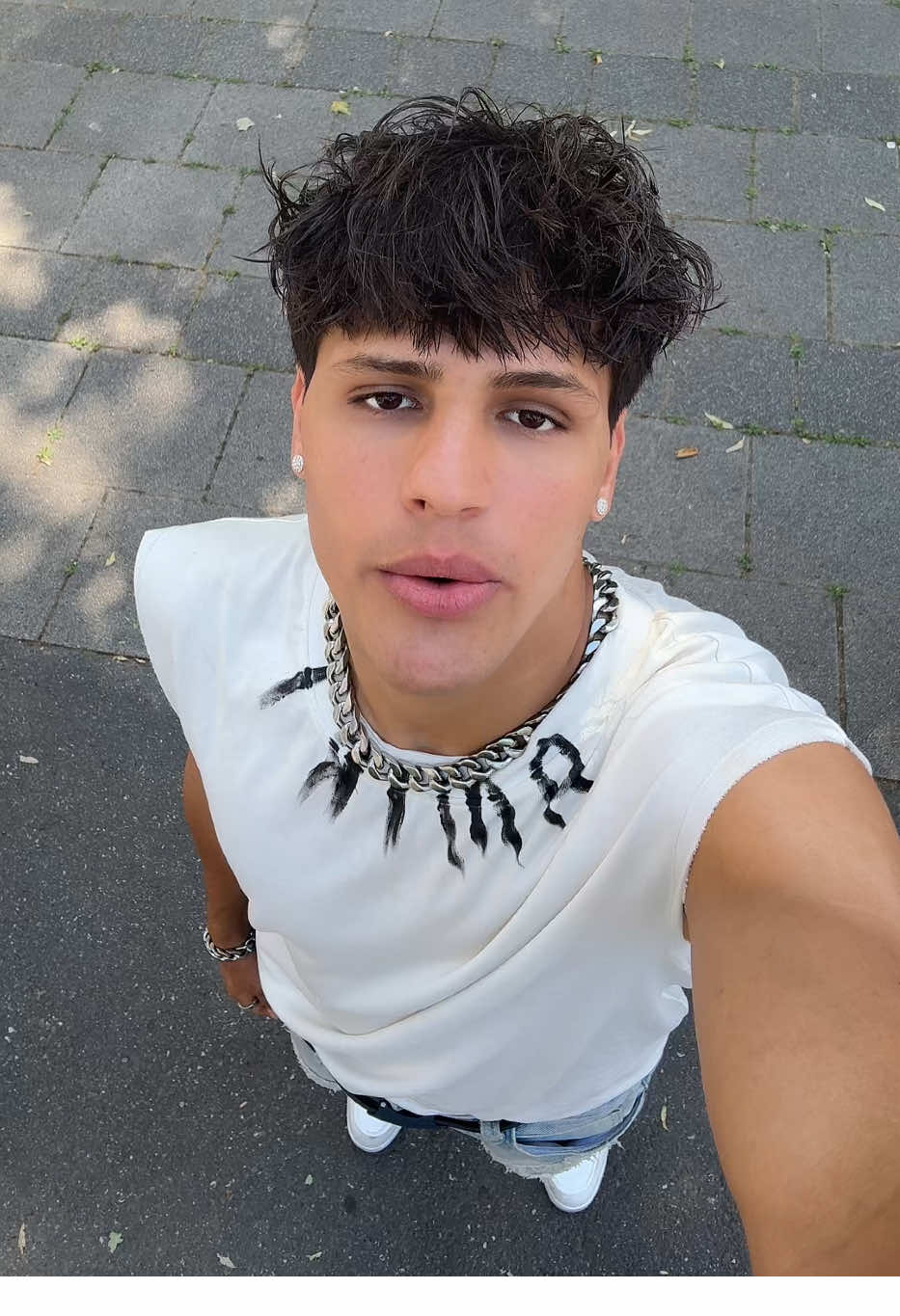 A post by @hakimmslo on TikTok caption: rock your body @ડꪖꪜꪖᧁꫀ @Thesi🧚🏼‍♀️ #foryou #fy #fürdich #trend 