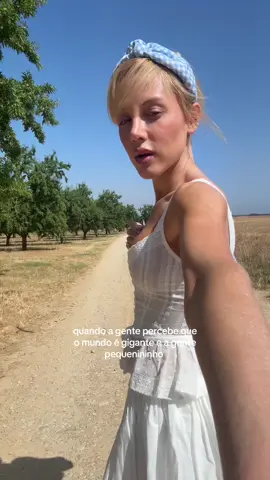 A post by @maluborgesm2 on TikTok caption: Cheguei no paraíso 