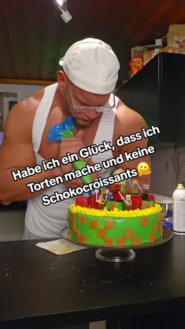 A post by @cakehulk on TikTok caption: keine Ahnung wo der "Trend" her kommt, aber fühlte mich leicht getriggert 😅🤗 #konditor   @Cakehulk 2.0 