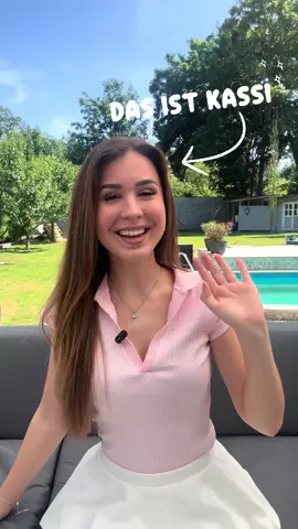 A post by @typischkassii on TikTok caption: Anzeige | Ich lebe seit über 10 Jahren mit Psoriasis. Mal sichtbar, mal unsichtbar. Aber nie egal. Früher hab ich meine Haut versteckt. Heute pflege ich sie. Mit Produkten, die verstehen, was sie braucht @dermasence 💛