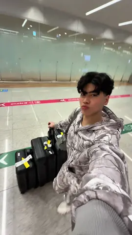 A post by @lourdasprec on TikTok caption: The hotel room is so freaking pretty WHATTT 🤩 and just pretend y’all didn’t see the water come out the toilet 😭 LMAO #SquidGameSeoul #squidgamenetflix #SquidGame3 @Squid Game Netflix @Netflix 