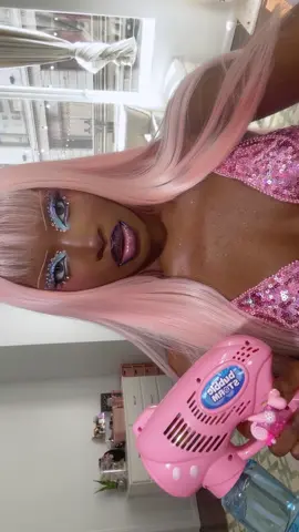 A post by @ on TikTok caption: happy summerrr 🫧☀️👙 #fyp #makeupinspo #eyemakeup 