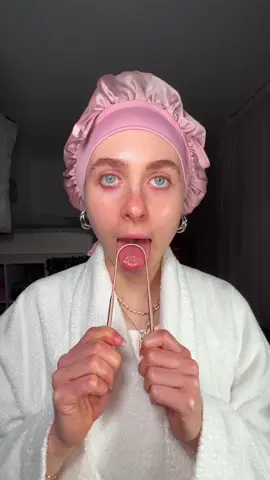A post by @jessiebluegrey on TikTok caption: Anzeige Wie cool ist das bitte? Endlich Naturkosmetik, die mein Hautbild echt verbessert – und das mit natürlichen Power-Wirkstoffen! 😍 #lavera #laveranaturkosmetik #purebeauty #natürlichehautpflege @lavera Naturkosmetik 