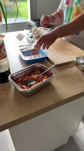 A post by @noholito on TikTok caption: @Lucas ROSINSKI nous apprend à faire des tempura et macki 