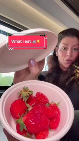 A post by @poopiblh on TikTok caption: What I Eat lunch box dans le train 🚄 direction Montpellier pour le tournage de la nouvelle série de l’été ☀️ Nouveau Jour !! @M6 invitation #serie #whatieat #food #degustation #tgv #montpellier #travel #m6 #ete #Summer #tv 