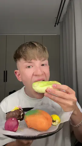A post by @iamzuckerpuppe on TikTok caption: Antwort auf @Chris Ssiu an welchem soll ich mich probieren? 