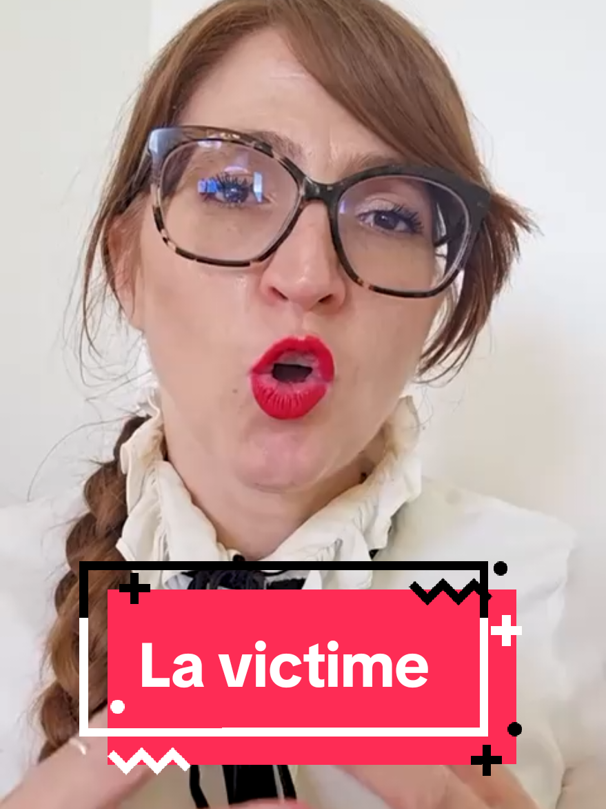 A post by @stephlacoach on TikTok caption: Tu sais que tu répètes un schéma. Tu sais que ce n’est plus de ta faute aujourd’hui. Tu sais… mais tu restes bloqué(e). Et ça t’agace. Parce qu’une part de toi s’accroche encore à la posture de victime. Pas par faiblesse. Par loyauté. Par peur. Par habitude. Parce que tant que tu restes “la victime”, tu n’as pas à affronter l’étape d’après : retrouver ton pouvoir. Mais ce pouvoir, il est là. Il t’attend. Et tu peux le reprendre, sans nier ce que tu as vécu. Juste en arrêtant de t’y enfermer. Pour commencer ce processus, commente LIBERATION pour recevoir une ressource vidéo gratuite. #sortirdelavictime  #traumahealing  #coachingconnexion  #liberationemotionnelle  #enfantinterieur  #responsabiliteemotionnelle   #triangledrame  #connexionasoi  #pouvoirpersonnel 