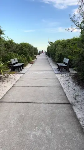 A post by @alexzandriajayde on TikTok caption: Florida sunsets are stunning 🤩 #florida #destin #panamacitybeach #photoshoot 
