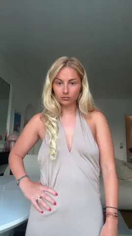 A post by @carolinenicoullaud on TikTok caption: En toutes coquetteries 