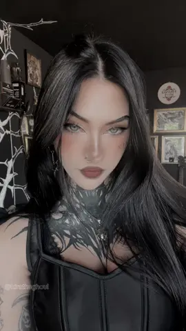 A post by @ on TikTok caption: bucht mal tattoo termin bei mir ja🙂‍↔️ instagram: @theghoultattooer  #kiratheghoul #tattooartist #nürnberg 