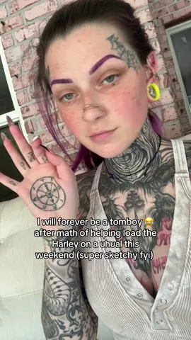 A post by @spiderwh0r666 on TikTok caption: 2025 roadglides don’t like hot weather 🙄 we hauled it home. And not I have 3 broken nails. #spiderlegs #yallternativetok #tomboy #biker #fypシ #relatable #25roadglide #trending #foryou #foryoupage 