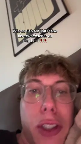 A post by @realrobyn on TikTok caption: Jura Studium is einfacher als die Pläne zu machen 