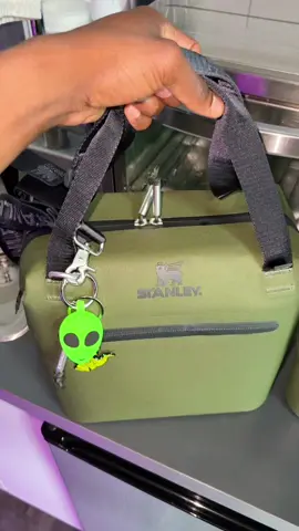 A post by @kingofdmnd on TikTok caption: Yes, I have an #AppleAirTag 🫆on my #Stanleylunchbox 🥡 😂🔍?? Hoes be having sticky fingers. #packlunch #security 