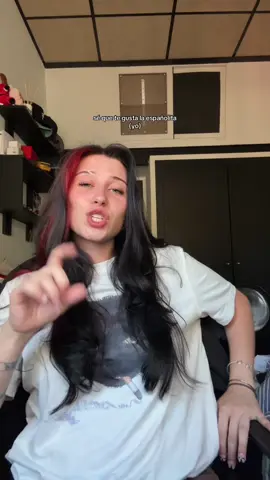 A post by @jjeesiicaa_ on TikTok caption: si me quieres besar con solo poner un . Me sirve 